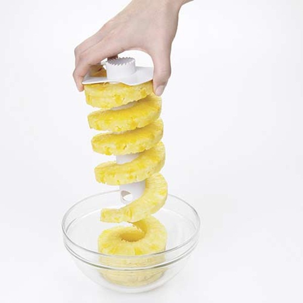 Ratcheting Pineapple Slicer